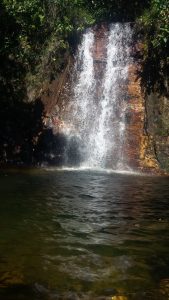 Em cada poço uma piscina de água cristalina